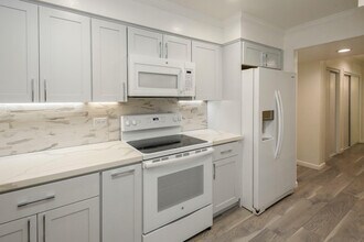 5105 Admiralty Ln in Foster City, CA - Building Photo - Building Photo
