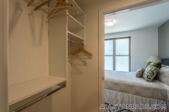 40 Malvern St, Unit 406 in Boston, MA - Foto de edificio - Building Photo