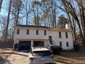 1424 Shadowbrook Dr in Marietta, GA - Building Photo