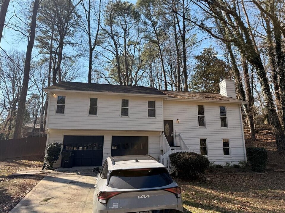 1424 Shadowbrook Dr in Marietta, GA - Building Photo