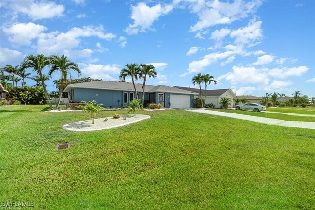 830 El Dorado Pkwy W in Cape Coral, FL - Foto de edificio - Building Photo