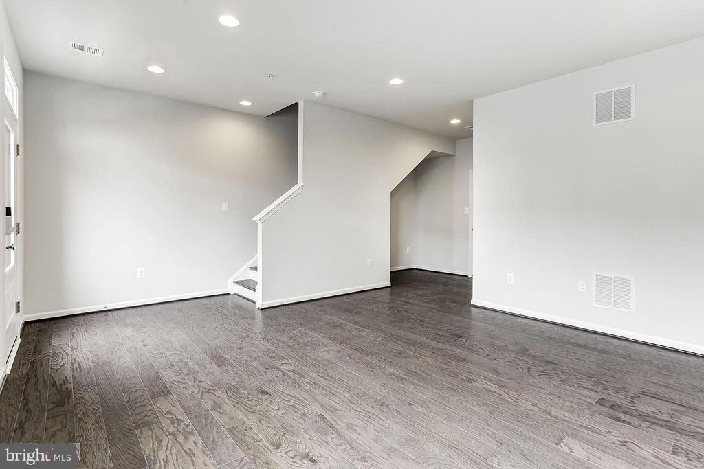 13625 Harrier Way in Clarksburg, MD - Building Photo