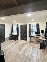 214 E Cleburn St in Fayetteville, AR - Foto de edificio - Building Photo