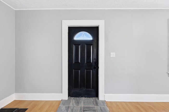 1452 Summit St in Columbus, OH - Building Photo - Building Photo