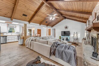 400 Robin Ln in Bertram, TX - Building Photo - Building Photo