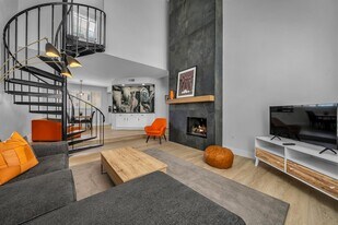 1412 N Crescent Heights Blvd, Unit 203 in West Hollywood, CA - Building Photo