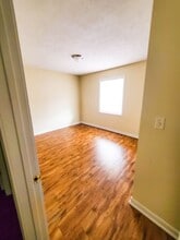 215 W College St in Bolivar, MO - Building Photo - Building Photo