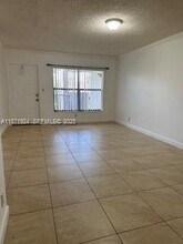 5502 Courtyard Dr in Margate, FL - Building Photo - Building Photo