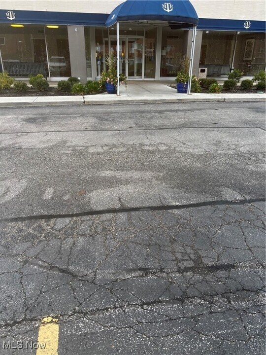 12520 Edgewater Dr in Lakewood, OH - Foto de edificio