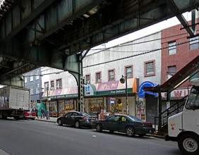 385 Broadway in Brooklyn, NY - Foto de edificio - Building Photo