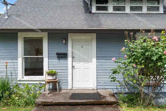 8353 N Fox St-Unit -3 in Portland, OR - Building Photo - Building Photo