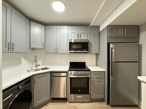 1214 N La Salle Dr, Unit J08P in Chicago, IL - Building Photo - Building Photo