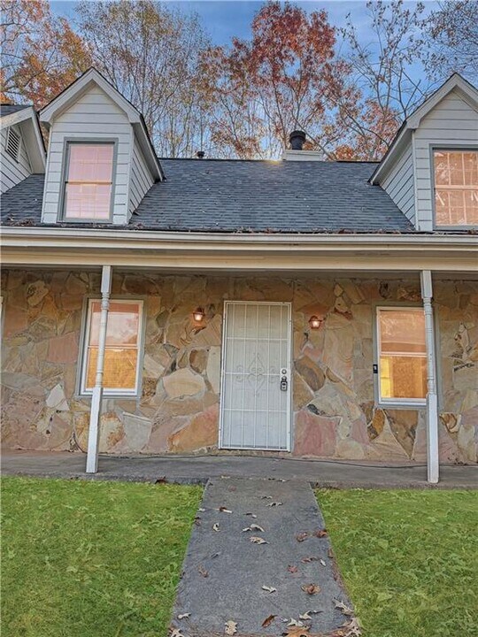 5161 Ridge Forest Dr in Stone Mountain, GA - Building Photo