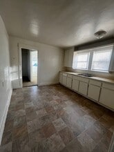 2416 Center St in Bakersfield, CA - Building Photo - Building Photo