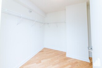 545 N Dearborn St, Unit 1611 in Chicago, IL - Building Photo - Building Photo