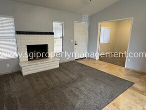 117 W Concorda Dr in Tempe, AZ - Foto de edificio - Building Photo