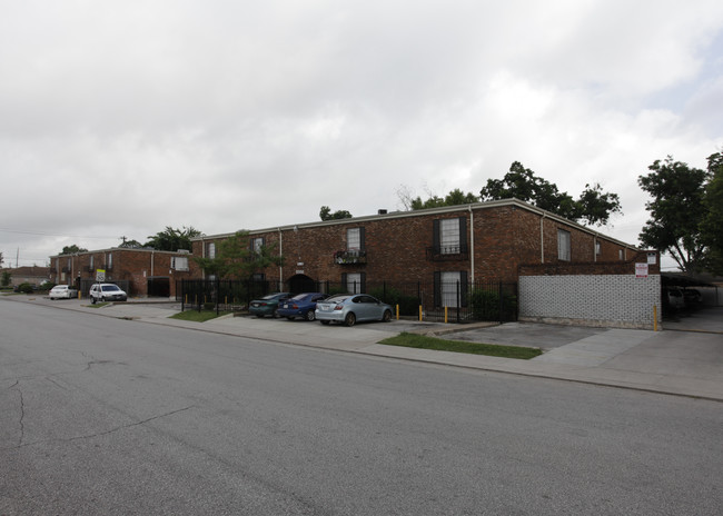 Le Sajon Apartments in Houston, TX - Building Photo - Building Photo