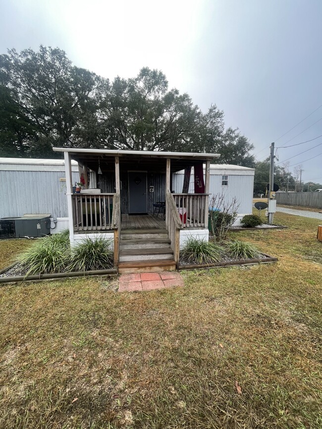 30 Aaron Strickland Rd in Crawfordville, FL - Building Photo - Building Photo