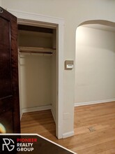723 W Barry Ave, Unit B2 in Chicago, IL - Foto de edificio - Building Photo