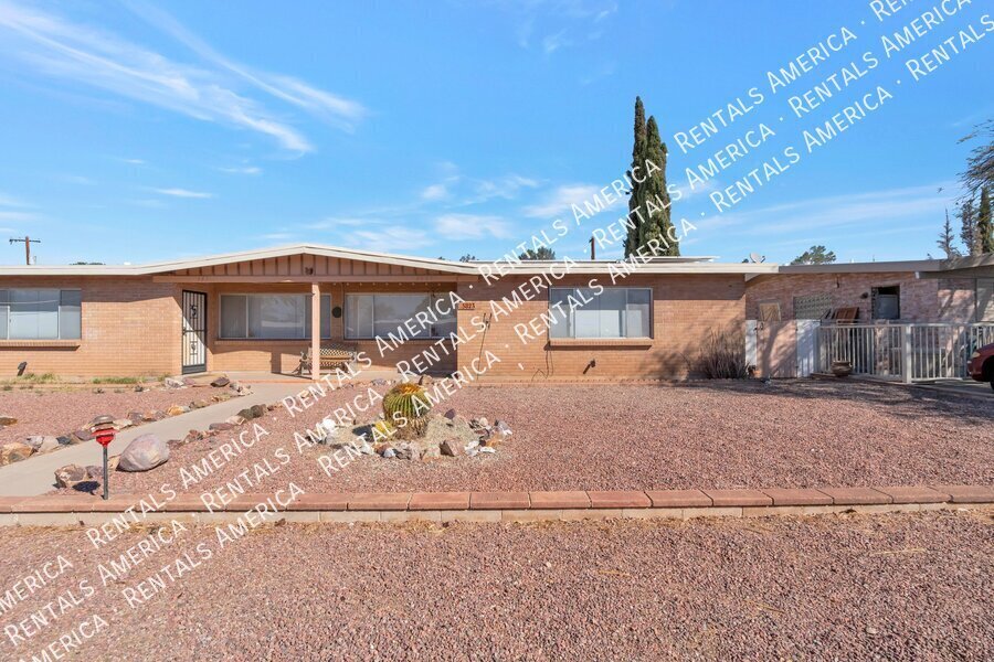 5823 E North St in Tucson, AZ - Building Photo