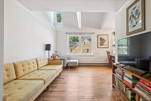 72 Lakeview Ter, Unit D in Burlington, VT - Building Photo