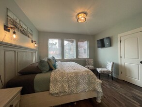 10340 NW Pacific Coast Hwy in Seal Rock, OR - Foto de edificio - Building Photo