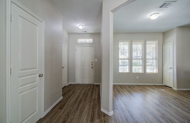 16830 Mammoth Springs Dr in Houston, TX - Foto de edificio - Building Photo