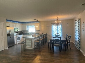 321 NE 59th St in Oak Island, NC - Building Photo - Building Photo