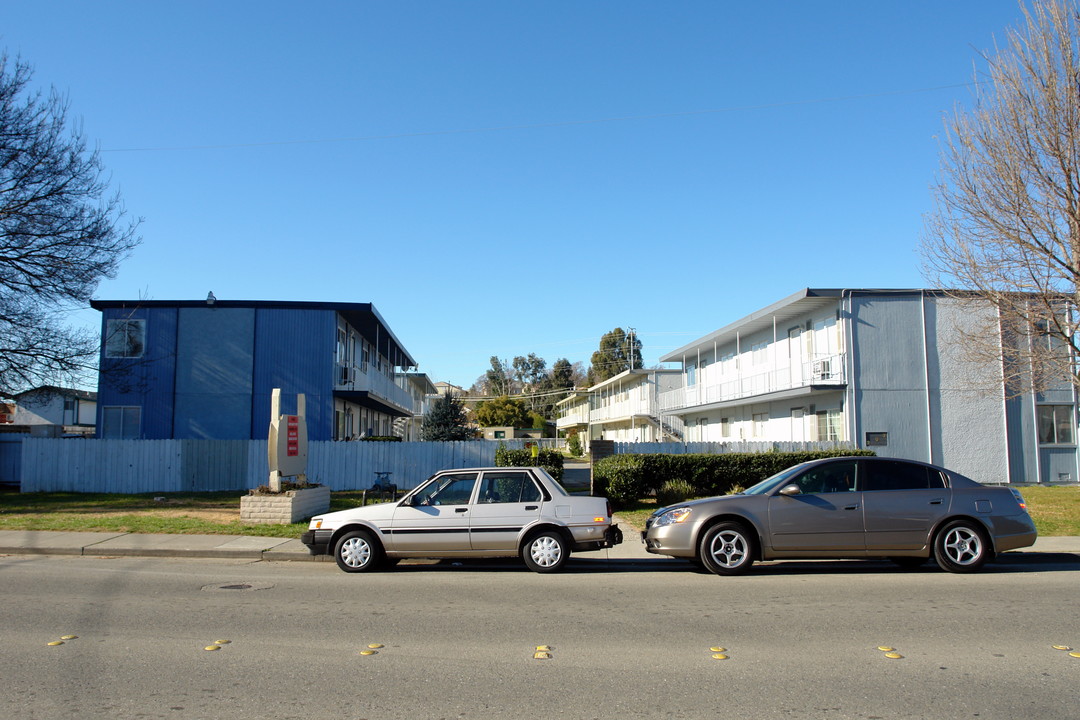 Brown Street Apartments in Vacaville, CA - Building Photo