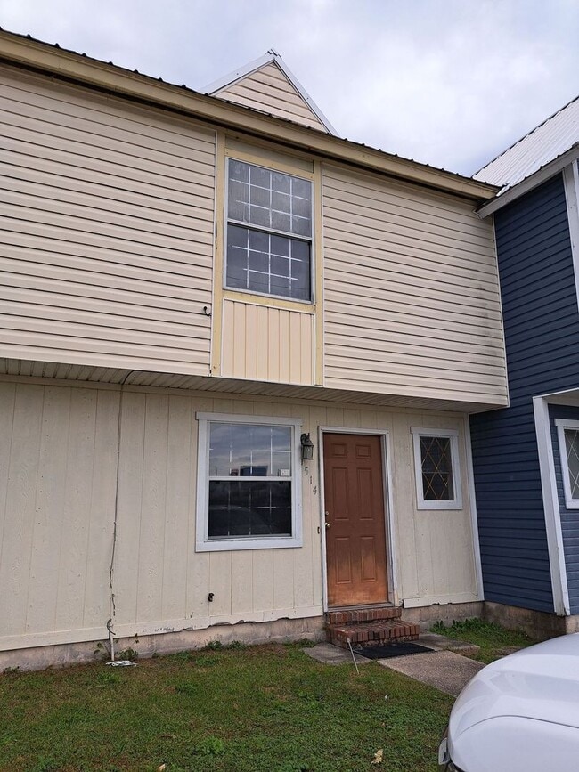 property at 1514 Kraft Ave