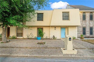 14 S Casa Linda St in McAllen, TX - Building Photo