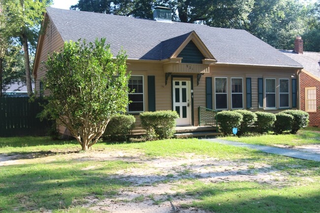 property at 921 W 1st Ave