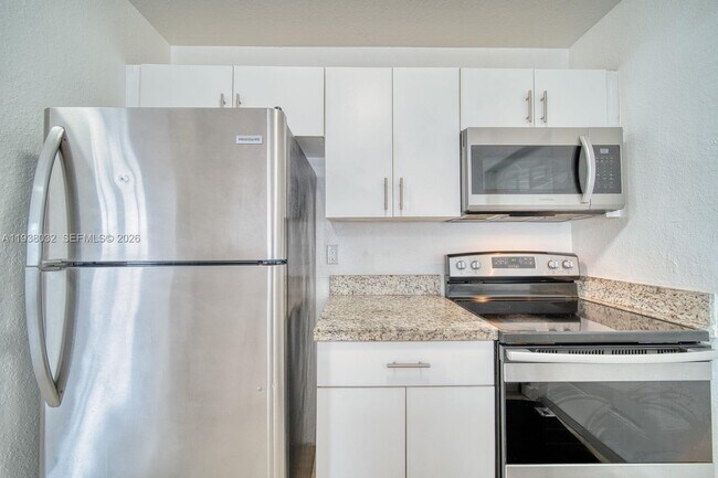 2243 NW 61st St in Miami, FL - Building Photo - Building Photo