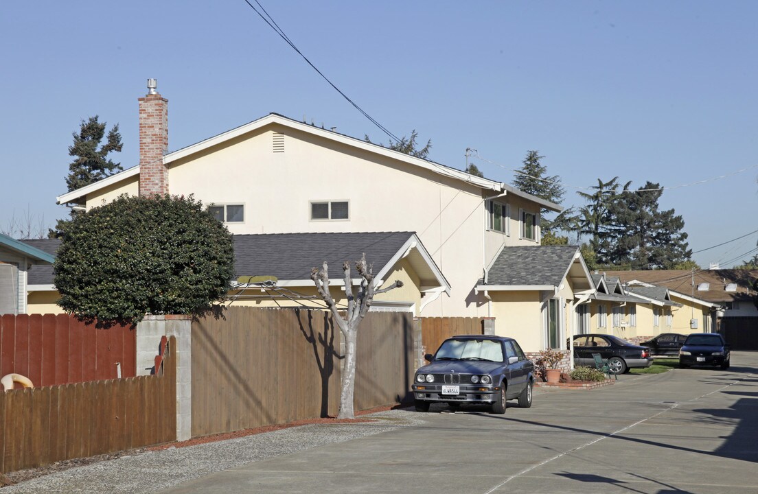 162 Medford Ave in Hayward, CA - Building Photo