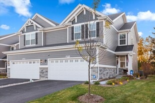 271 Charlestowne Lake Dr in St. Charles, IL - Building Photo