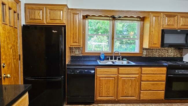 613 Herkimer Rd in Utica, NY - Building Photo - Building Photo
