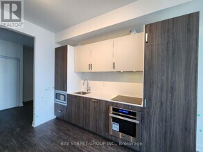 88 Queen St E in Toronto, ON - Building Photo - Building Photo