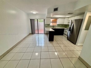 11820 SW 80th St in Miami, FL - Building Photo - Building Photo