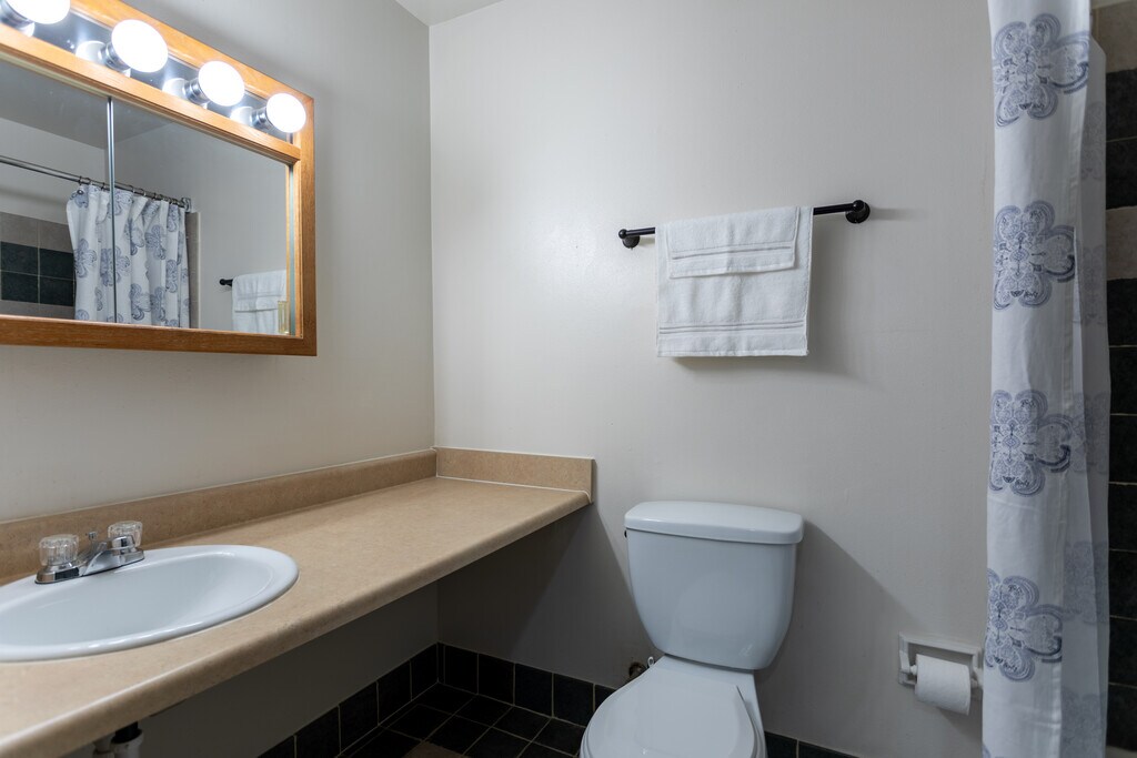 Garden Pool Apartments in West Allis, WI