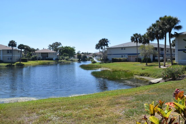 1507 SE Royal Green Cir in Port St. Lucie, FL - Building Photo - Building Photo