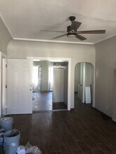 4145 GARTHWAITE AVE LLC in Los Angeles, CA - Foto de edificio - Interior Photo