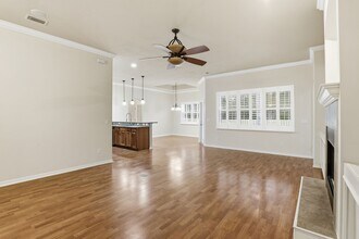 8595 SW 80th Pl in Gainesville, FL - Foto de edificio - Building Photo