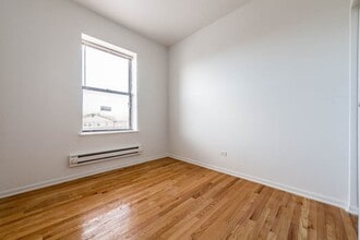 705 S Lawndale Ave Chicago, IL 60624 in Chicago, IL - Foto de edificio - Building Photo