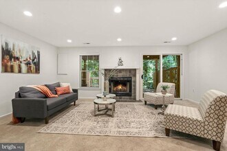 11280 Fairwind Way in Reston, VA - Foto de edificio - Building Photo