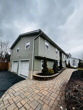 203 Pineview Ave in Bardonia, NY - Foto de edificio - Building Photo