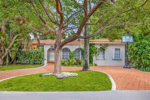 7711 Coquina Dr in North Bay Village, FL - Building Photo