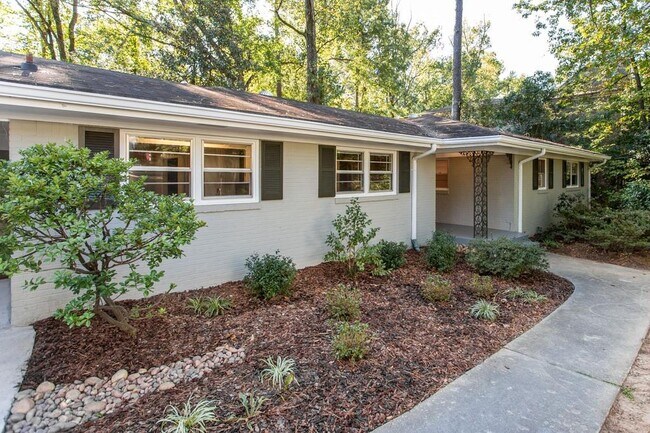 305 Old Ivy Rd NE in Atlanta, GA - Building Photo - Building Photo