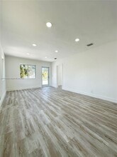 2740 NW 49th St in Miami, FL - Building Photo - Building Photo