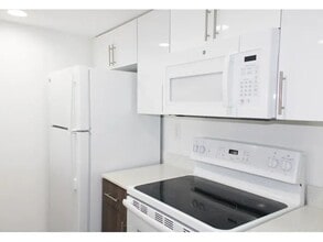 1337 W 49th Pl in Hialeah, FL - Building Photo - Building Photo