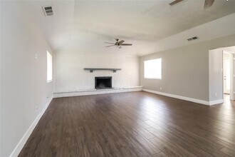 2662 S Woodloch St in Conroe, TX - Building Photo - Building Photo